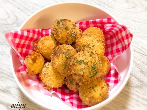 業務スーパー鶏そぼろでチーズコロッケ